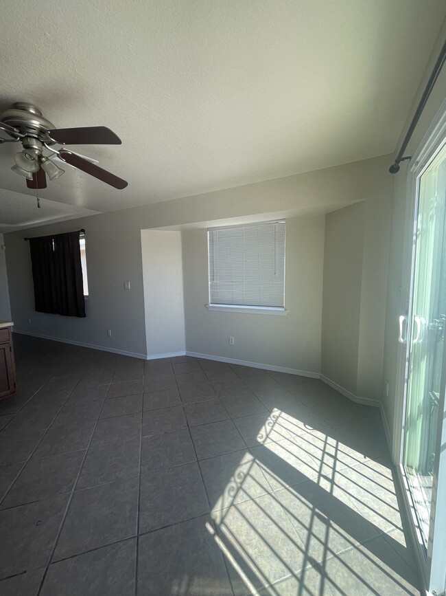 Building Photo - 1832 Shreya St