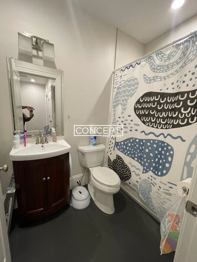 Building Photo - 2045 Beacon St