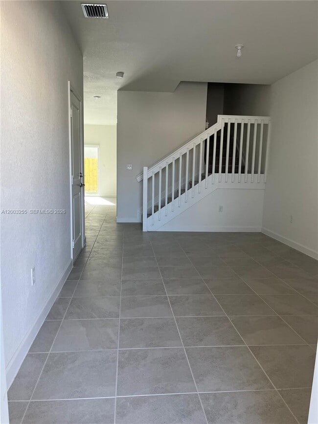 Building Photo - 2679 SE 25th Ter