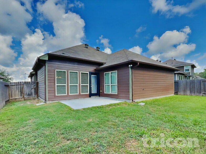 Building Photo - 1937 Briar Grove Dr