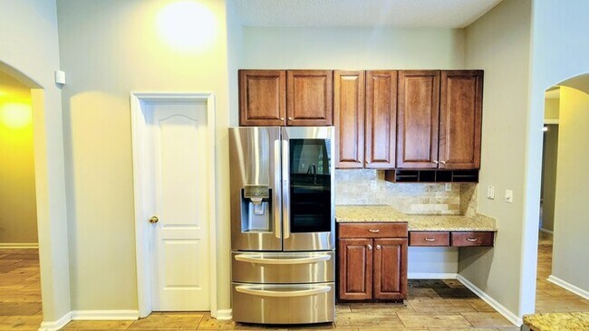Building Photo - Luxurious 5-Bedroom Retreat with Private P...