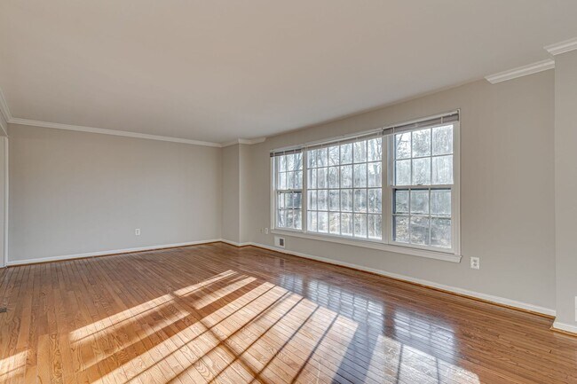 Building Photo - Renovated Home in Pinewood Lake Neighborhood