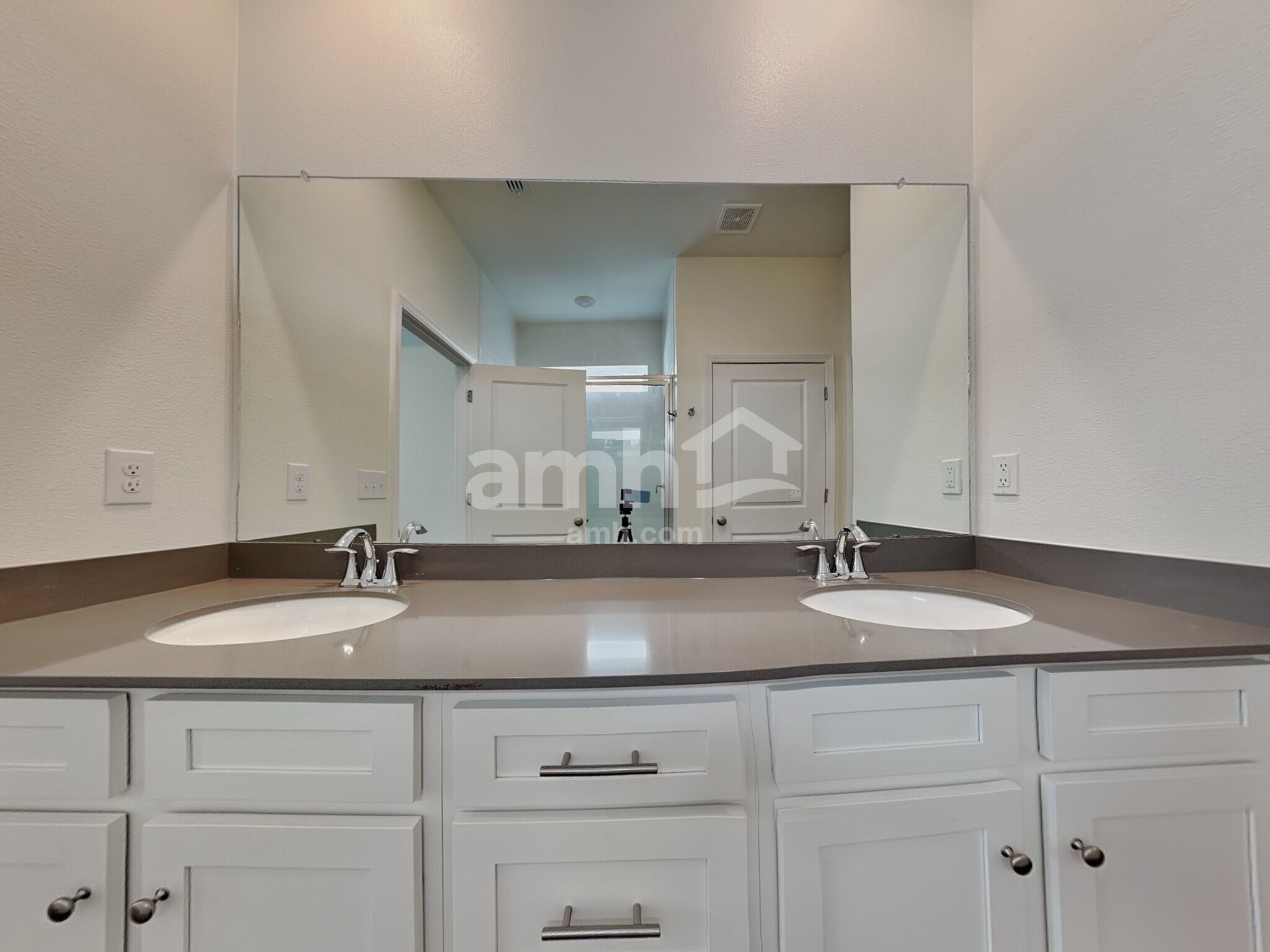 Building Photo - 27592 St Andrews Ave