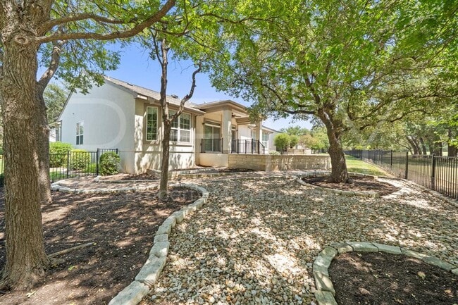 Building Photo - 808 Armstrong Dr