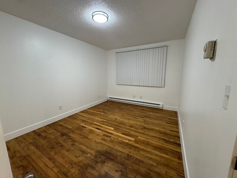 Building Photo - 3622 E 13th St