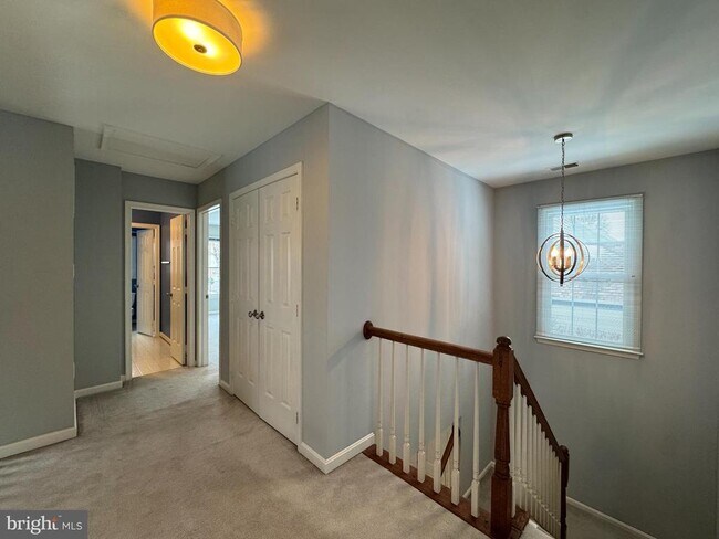 Building Photo - 15 Linden Hill Way SW