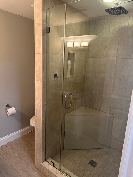 Shower seat - 921 Farragut St NW