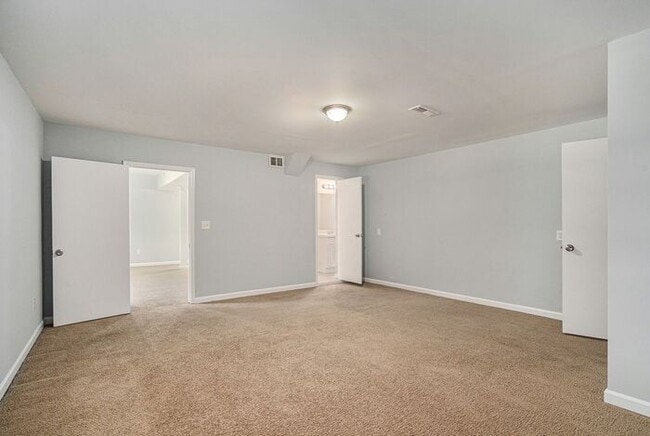 Building Photo - Renovated 4BR/2.5BA Home in Jonesboro!