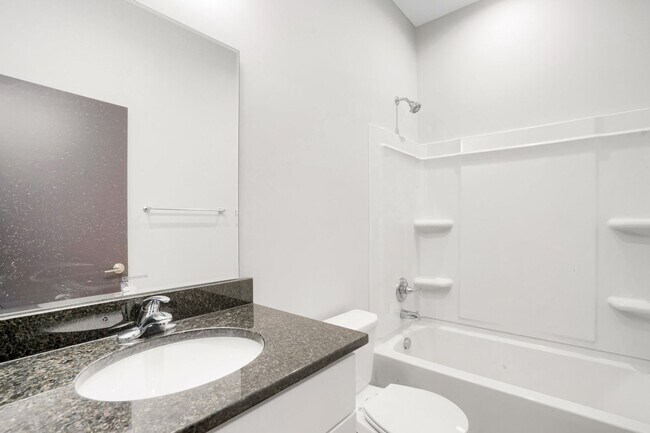 Building Photo - Spacious Brand New 8 Bed + 4 Bath near U of M!