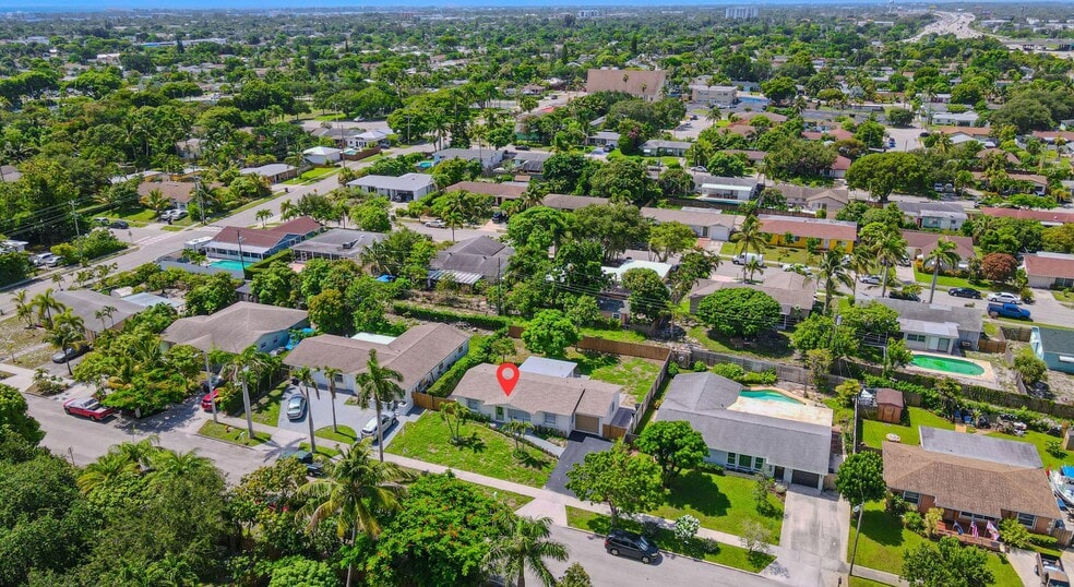 Building Photo - 1717 16th Ct N