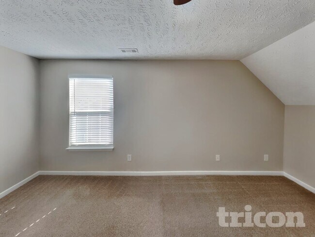 Building Photo - 4028 Deer Run Trce