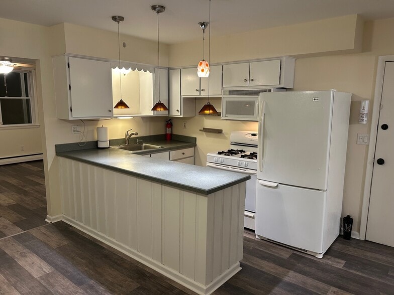 Kitchen - 626 King Georges Rd