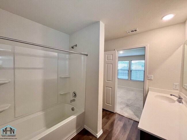 Building Photo - Charming 3-Bedroom, 2-Bathroom Oasis Nestled in the Vibrant Heart of San Antonio, Texas!