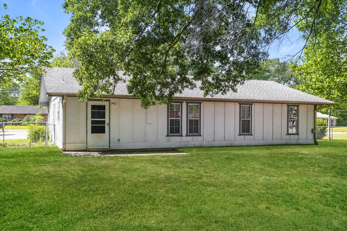 Building Photo - 896 Hacienda Dr