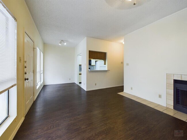 Building Photo - 2804 Rio Grande St