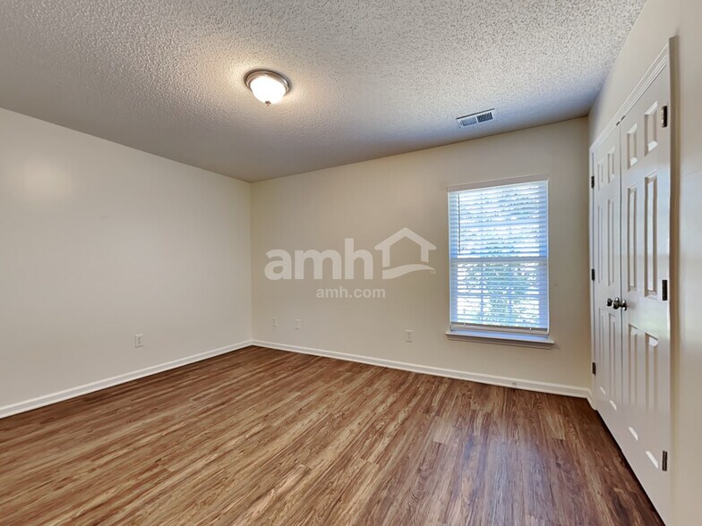 Building Photo - 3010 Kinswood Ln