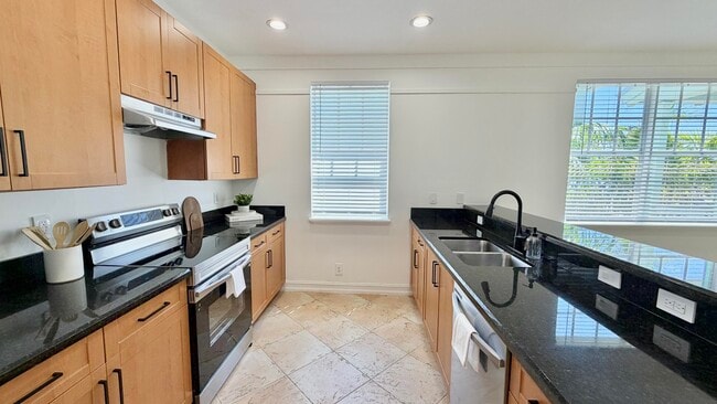 Building Photo - 810 3rd Ave N
