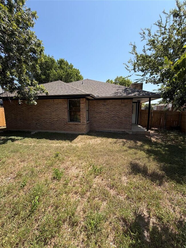 Building Photo - 917 Clearwater Trail