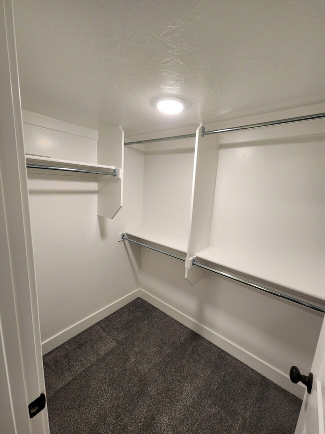 Walk in Closet - 639 S 340 E