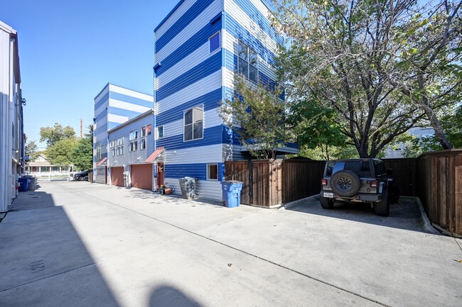 Building Photo - 1214 Urban Lofts Dr
