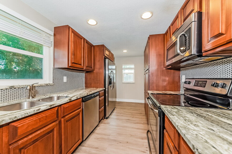 Building Photo - 5045 Silk Oak Dr