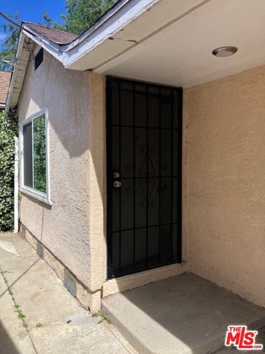 Building Photo - 2380-2380 1/2 Allesandro St