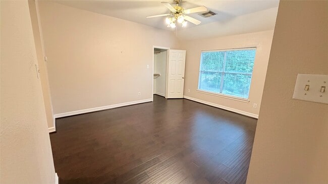 Building Photo - 2218 Blue Rose Dr