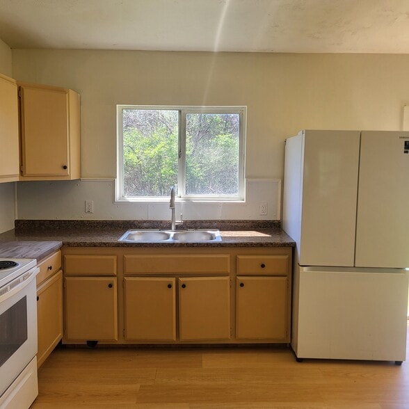 Building Photo - 968 Chicago Ave