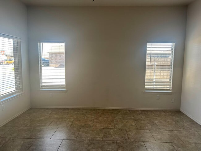 Building Photo - 5517 Lehigh St