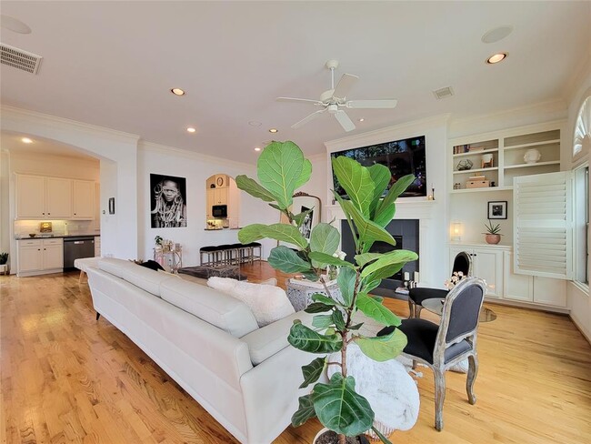 Building Photo - 1421 Bremond St