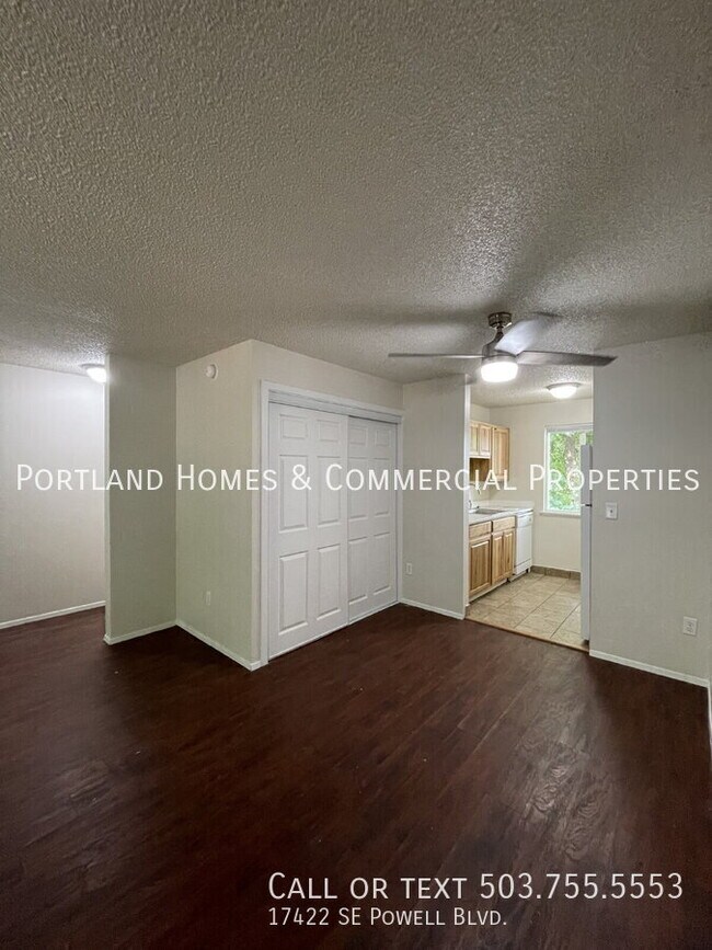 Building Photo - 17422 SE Powell Blvd