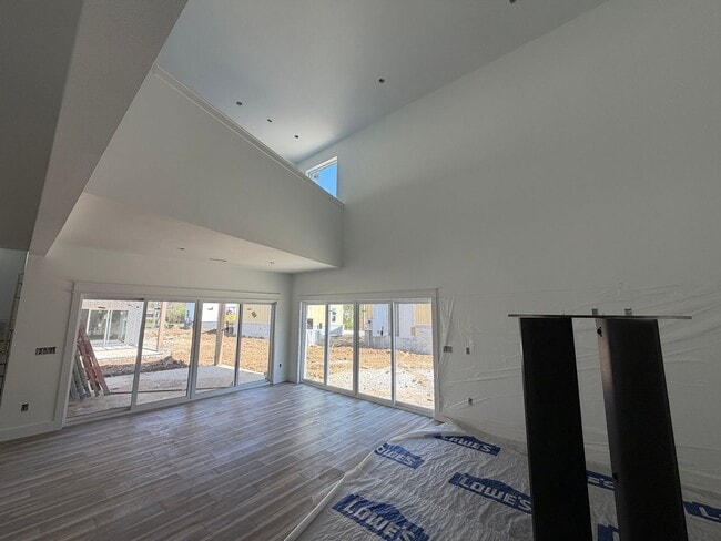 Building Photo - 904 N Sang Ave