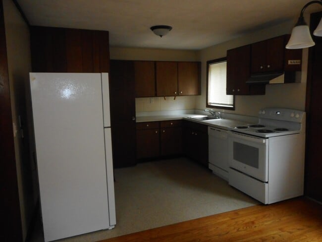 Building Photo - 716 Chesapeake Dr