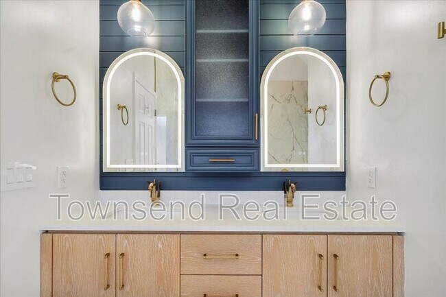 Building Photo - 695 Cedar Point