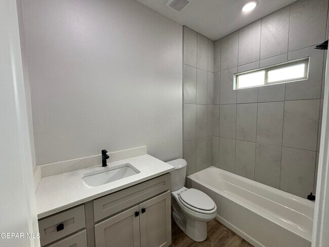 Building Photo - 10371 Manzana Rd