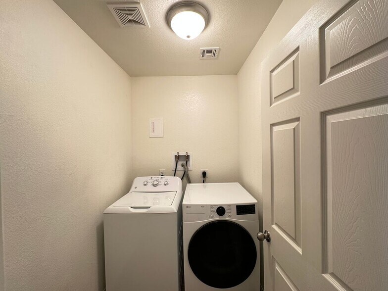 Building Photo - 6241 Bellota Dr