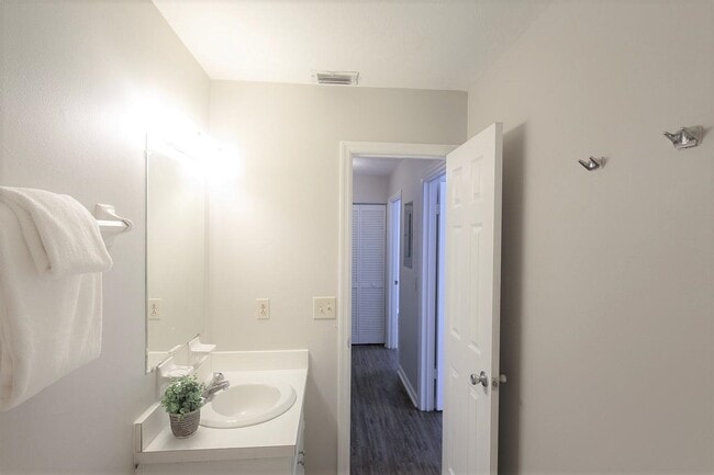 Building Photo - 671 Holyoke Ct
