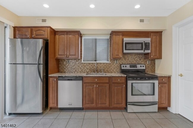 Building Photo - 117 Bluebird Dr