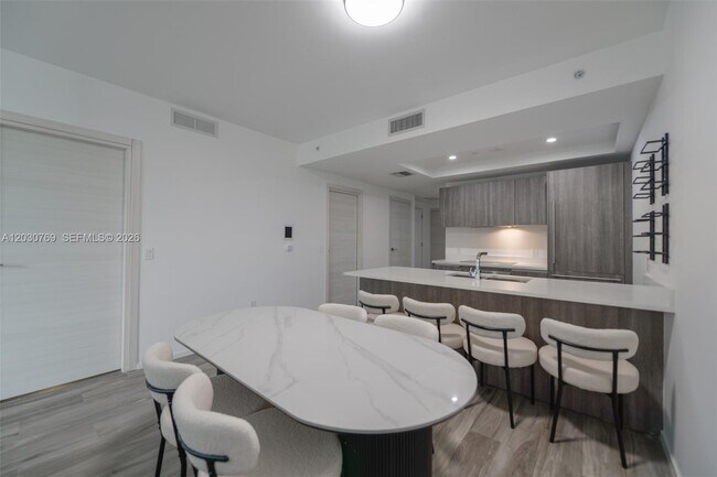 Building Photo - 801 S Miami Ave