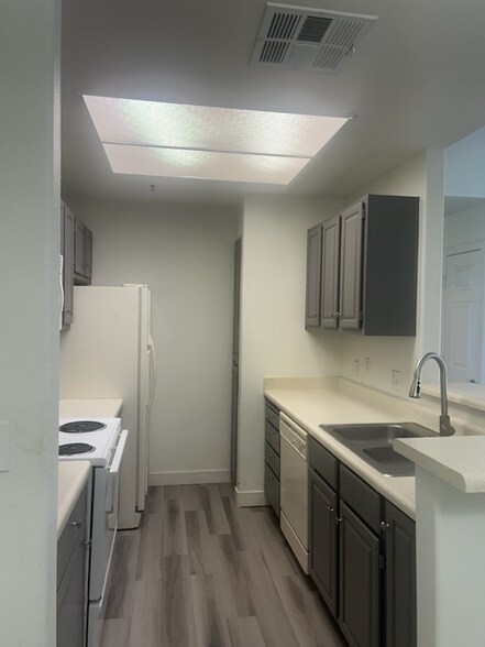 Building Photo - 11375 E Sahuaro Dr