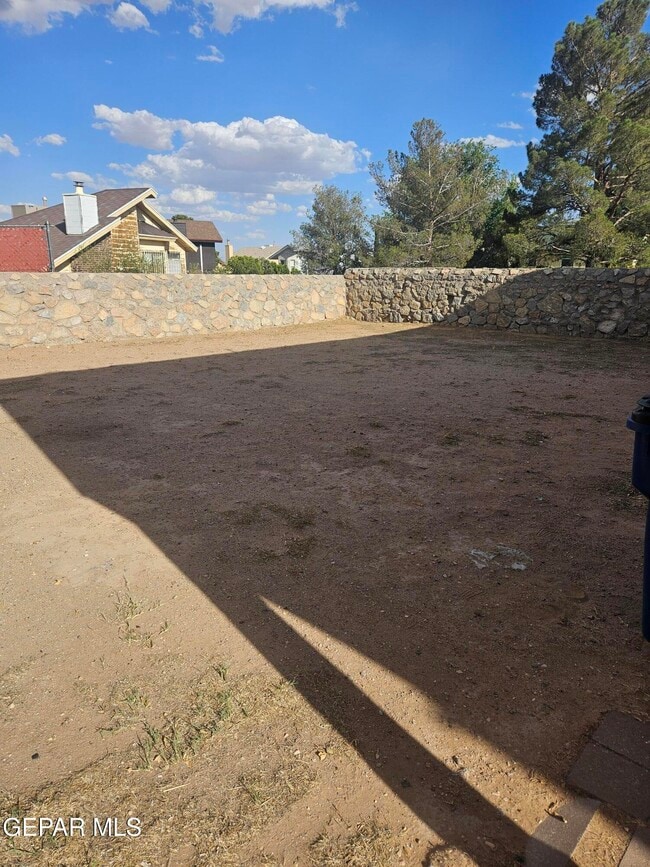 Building Photo - 11120 Loma Escondida Dr