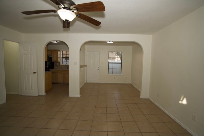 Building Photo - 746 Sonesta Dr