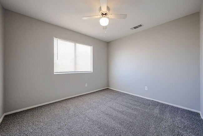 Building Photo - 5BD 3BA with Pool in West Chandler!