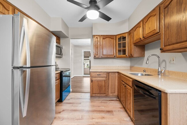 Building Photo - 4 Bed 3 Bath - Takoma Park Split Level - Move In Ready