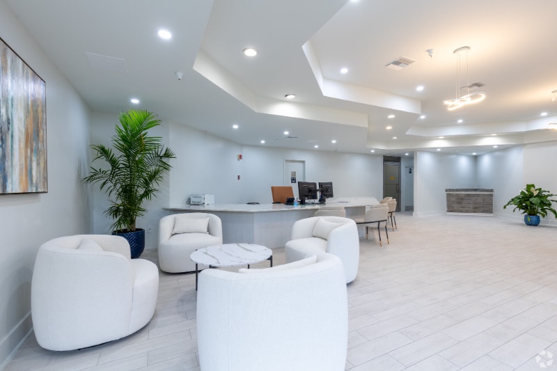 Building Photo - 5565 W Irlo Bronson Memorial Hwy