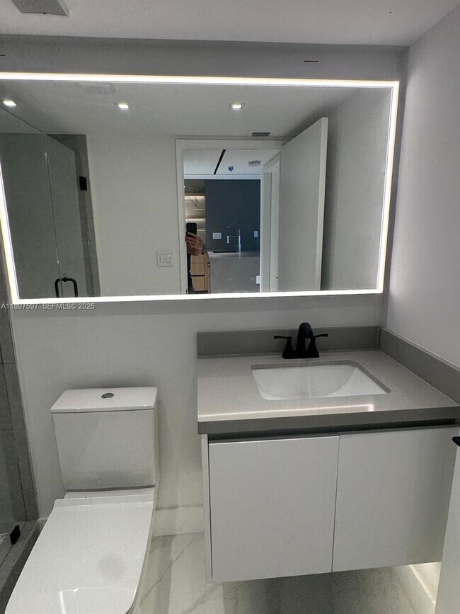 Building Photo - 800 N Miami Ave