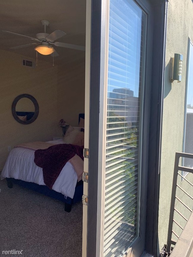 Building Photo - 1 br, 1 bath Apartment - 2420 Clark st.