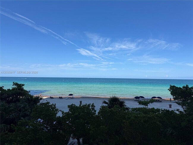 Building Photo - 17121 Collins Ave