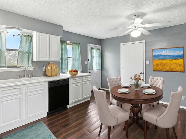 Building Photo - 600 N Cunningham St