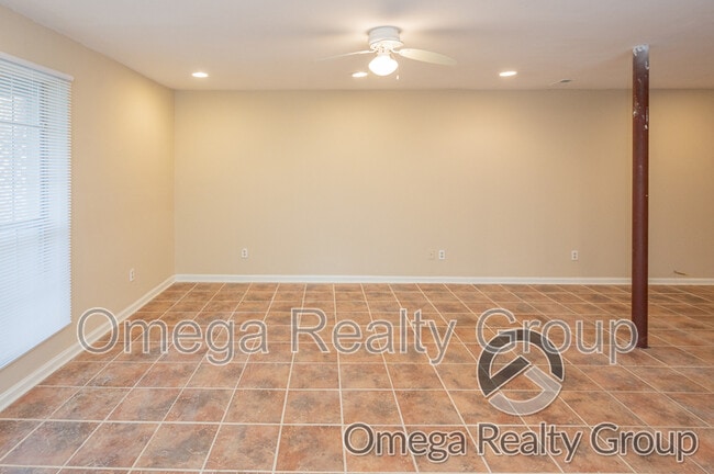 Building Photo - 1934 Live Oak Trce